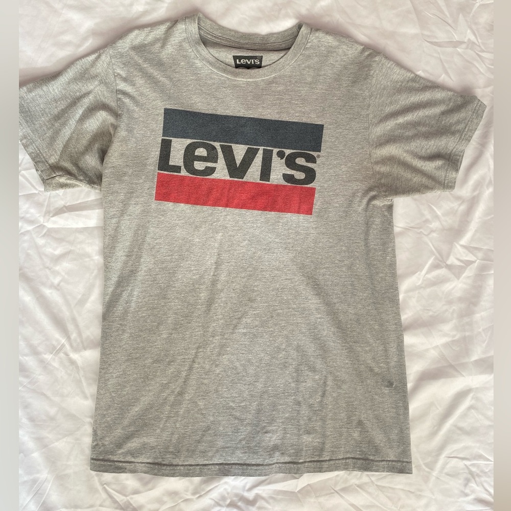 🤍LEVIS BRAND TEE!